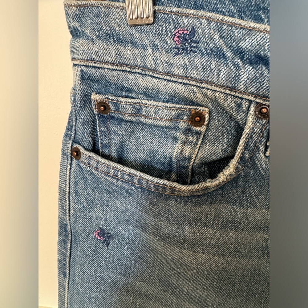 NWOT Embroidered Lucky Brand Mid Rise
Boyfriend Floral Jeans, Sz 6 - Picture 3 of 12